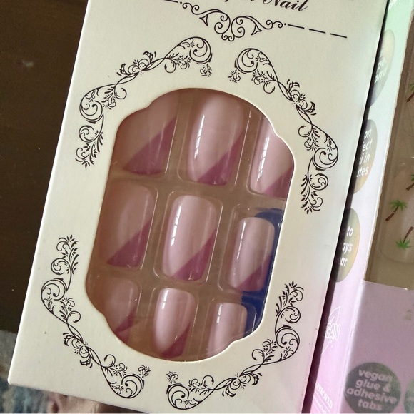 Press on Nails 3 sets -Palm Tree Nail Set - Pink and Green and pink geometric - Picture 2 of 4